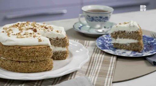 Receita de bolo de chá Earl Grey: como fazer a massa e o recheio de chantilly caseiro deste bolo simples com o sabor de chá predileto da Rainha Elizabeth II